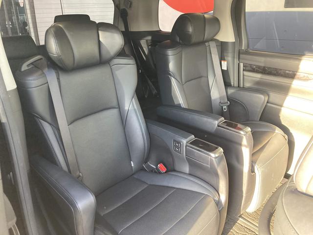 アルファード ２．５Ｓ　Ｃパッケージ　ＴＲＤエアロ・ツインムーンルーフ・３眼ＬＥＤヘットライト・１０インチナビ・１２．１インチフリップダウンモニター・ステアリングヒーター・助手席パワーオットマンシート・２列目エグゼクティブパワーシート・セ（22枚目）