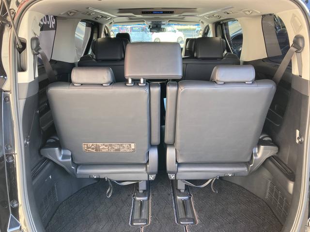 アルファード ２．５Ｓ　Ｃパッケージ　ＴＲＤエアロ・ツインムーンルーフ・３眼ＬＥＤヘットライト・１０インチナビ・１２．１インチフリップダウンモニター・ステアリングヒーター・助手席パワーオットマンシート・２列目エグゼクティブパワーシート・セ（28枚目）