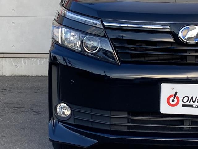 ヴォクシー ハイブリッドＶ　純正９インチナビ・純正フリップダウンモニター・クルーズコントロール・ＬＥＤヘッドライト・両側パワースライドドア・前席シートヒーター・２列目キャプテンシート・リアオートエアコン・バックモニター・スマート（5枚目）