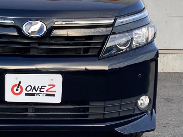 ヴォクシー ハイブリッドＶ　純正９インチナビ・純正フリップダウンモニター・クルーズコントロール・ＬＥＤヘッドライト・両側パワースライドドア・前席シートヒーター・２列目キャプテンシート・リアオートエアコン・バックモニター・スマート（6枚目）