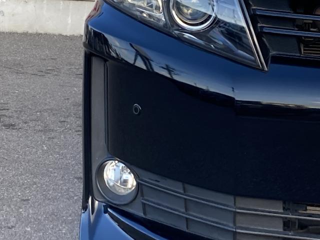 ヴォクシー ハイブリッドＶ　純正９インチナビ・純正フリップダウンモニター・クルーズコントロール・ＬＥＤヘッドライト・両側パワースライドドア・前席シートヒーター・２列目キャプテンシート・リアオートエアコン・バックモニター・スマート（8枚目）