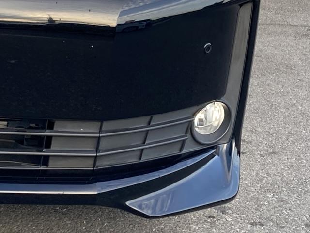 ヴォクシー ハイブリッドＶ　純正９インチナビ・純正フリップダウンモニター・クルーズコントロール・ＬＥＤヘッドライト・両側パワースライドドア・前席シートヒーター・２列目キャプテンシート・リアオートエアコン・バックモニター・スマート（10枚目）