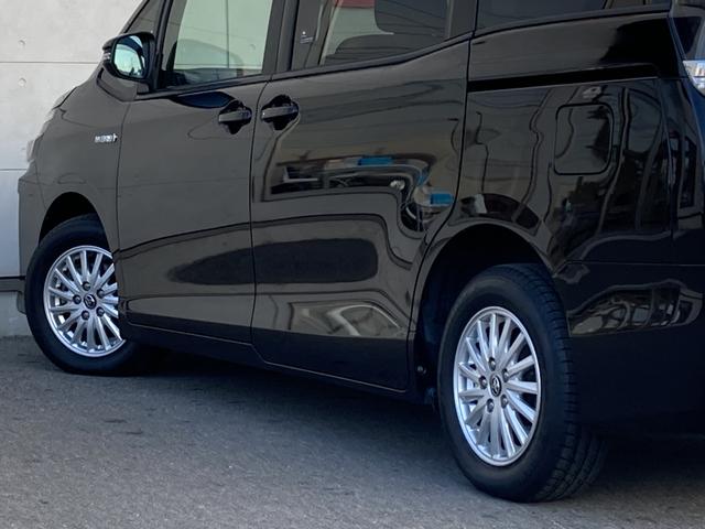 ヴォクシー ハイブリッドＶ　純正９インチナビ・純正フリップダウンモニター・クルーズコントロール・ＬＥＤヘッドライト・両側パワースライドドア・前席シートヒーター・２列目キャプテンシート・リアオートエアコン・バックモニター・スマート（14枚目）