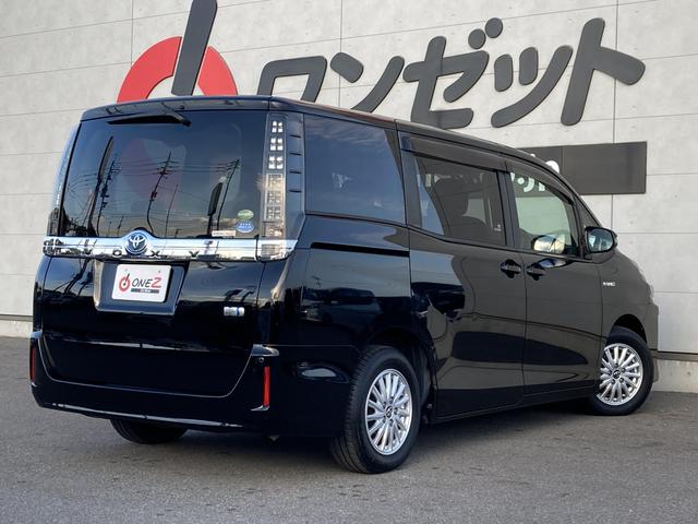 ヴォクシー ハイブリッドＶ　純正９インチナビ・純正フリップダウンモニター・クルーズコントロール・ＬＥＤヘッドライト・両側パワースライドドア・前席シートヒーター・２列目キャプテンシート・リアオートエアコン・バックモニター・スマート（15枚目）