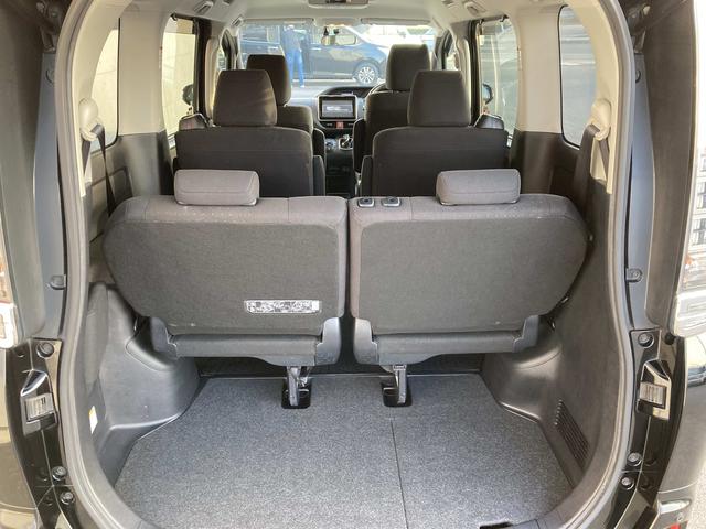 ヴォクシー ハイブリッドＶ　純正９インチナビ・純正フリップダウンモニター・クルーズコントロール・ＬＥＤヘッドライト・両側パワースライドドア・前席シートヒーター・２列目キャプテンシート・リアオートエアコン・バックモニター・スマート（28枚目）
