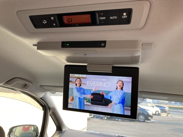 ヴォクシー ハイブリッドＶ　純正９インチナビ・純正フリップダウンモニター・クルーズコントロール・ＬＥＤヘッドライト・両側パワースライドドア・前席シートヒーター・２列目キャプテンシート・リアオートエアコン・バックモニター・スマート（30枚目）