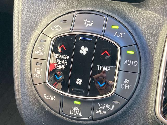 ヴォクシー ハイブリッドＶ　純正９インチナビ・純正フリップダウンモニター・クルーズコントロール・ＬＥＤヘッドライト・両側パワースライドドア・前席シートヒーター・２列目キャプテンシート・リアオートエアコン・バックモニター・スマート（39枚目）