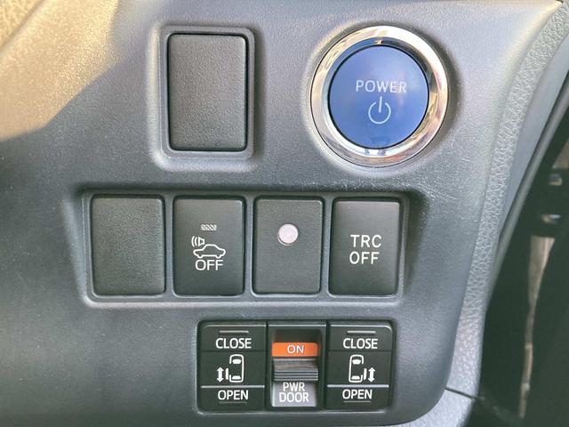 ヴォクシー ハイブリッドＶ　純正９インチナビ・純正フリップダウンモニター・クルーズコントロール・ＬＥＤヘッドライト・両側パワースライドドア・前席シートヒーター・２列目キャプテンシート・リアオートエアコン・バックモニター・スマート（42枚目）