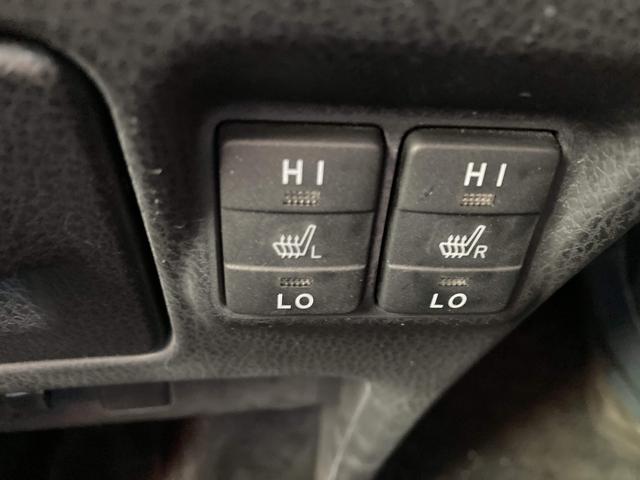 ヴォクシー ハイブリッドＶ　純正９インチナビ・純正フリップダウンモニター・クルーズコントロール・ＬＥＤヘッドライト・両側パワースライドドア・前席シートヒーター・２列目キャプテンシート・リアオートエアコン・バックモニター・スマート（47枚目）