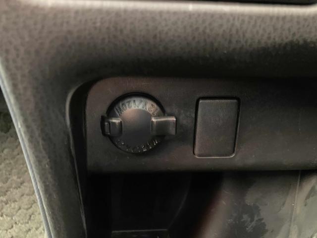 ヴォクシー ハイブリッドＶ　純正９インチナビ・純正フリップダウンモニター・クルーズコントロール・ＬＥＤヘッドライト・両側パワースライドドア・前席シートヒーター・２列目キャプテンシート・リアオートエアコン・バックモニター・スマート（48枚目）