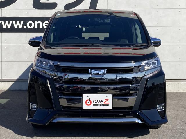 ノア Ｓｉ　ダブルバイビーＩＩＩ　純正９インチナビ・クルーズコントロール・ＬＥＤライト・両側パワースライドドア・ハーフレザーシート・ウッドコンビ革巻きステアリング・セーフティセンス・リアオートエアコン・スマートキー・ドラレコ前後・ＥＴ（4枚目）