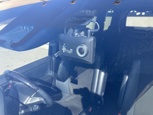 ノア Ｓｉ　ダブルバイビーＩＩＩ　純正９インチナビ・クルーズコントロール・ＬＥＤライト・両側パワースライドドア・ハーフレザーシート・ウッドコンビ革巻きステアリング・セーフティセンス・リアオートエアコン・スマートキー・ドラレコ前後・ＥＴ（12枚目）