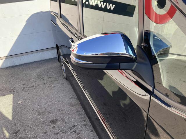 ノア Ｓｉ　ダブルバイビーＩＩＩ　純正９インチナビ・クルーズコントロール・ＬＥＤライト・両側パワースライドドア・ハーフレザーシート・ウッドコンビ革巻きステアリング・セーフティセンス・リアオートエアコン・スマートキー・ドラレコ前後・ＥＴ（13枚目）