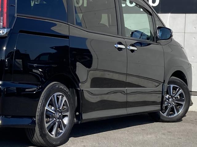 ノア Ｓｉ　ダブルバイビーＩＩＩ　純正９インチナビ・クルーズコントロール・ＬＥＤライト・両側パワースライドドア・ハーフレザーシート・ウッドコンビ革巻きステアリング・セーフティセンス・リアオートエアコン・スマートキー・ドラレコ前後・ＥＴ（17枚目）