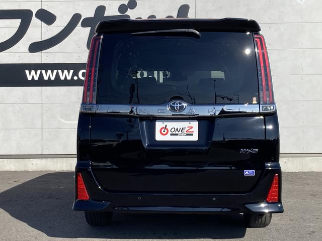 ノア Ｓｉ　ダブルバイビーＩＩＩ　純正９インチナビ・クルーズコントロール・ＬＥＤライト・両側パワースライドドア・ハーフレザーシート・ウッドコンビ革巻きステアリング・セーフティセンス・リアオートエアコン・スマートキー・ドラレコ前後・ＥＴ（18枚目）