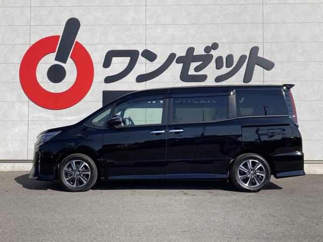 ノア Ｓｉ　ダブルバイビーＩＩＩ　純正９インチナビ・クルーズコントロール・ＬＥＤライト・両側パワースライドドア・ハーフレザーシート・ウッドコンビ革巻きステアリング・セーフティセンス・リアオートエアコン・スマートキー・ドラレコ前後・ＥＴ（19枚目）