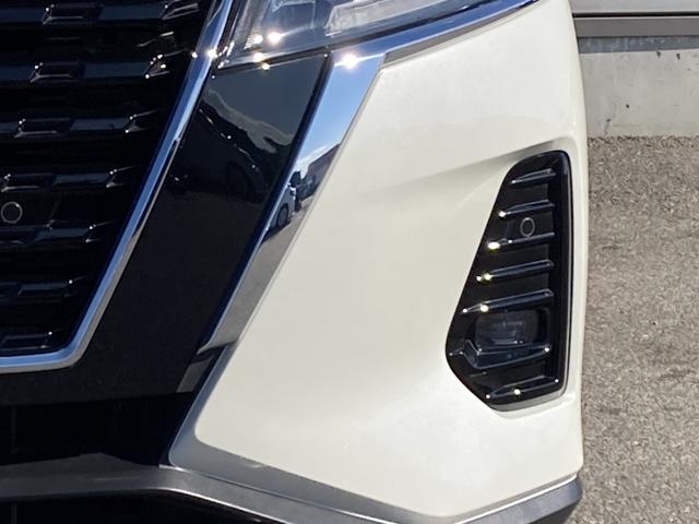 キックス Ｘ　オプション２トーンカラー・純正９インチナビ・プロパイロット・アラウンドビューモニター・エマージェンシーブレーキ・前席シートヒーター・ハンドルヒーター・純正インナーミラー・合皮シート・ドラレコ・ＥＴＣ（10枚目）