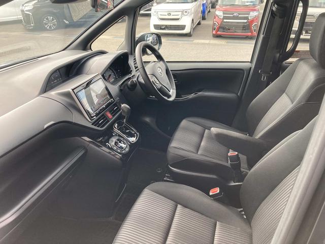 ノア Si 社外9インチナビ・フリップダウンモニター・両側パワースライドドア・クルーズコントロール・LEDライト・リアオートエアコン・バックモニター・2列目キャプテンシート・前後ソナー・ドラレコ前後・セーフティセ(24枚目)