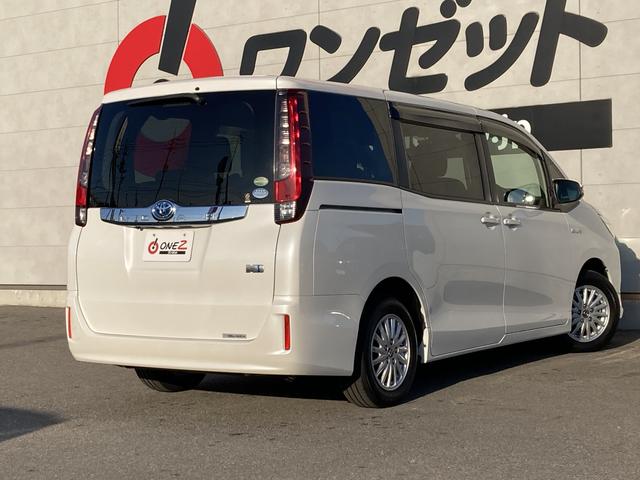 ノア ハイブリッドＧ　純正９インチナビ・１２．１インチフリップダウンモニター・両側パワースライドドア・クルーズコントロール・ＬＥＤヘッドライト・２列目キャプテンシート・セーフティセンス・前席シートヒーター・バックモニター・（16枚目）