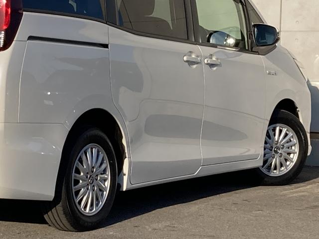 ノア ハイブリッドＧ　純正９インチナビ・１２．１インチフリップダウンモニター・両側パワースライドドア・クルーズコントロール・ＬＥＤヘッドライト・２列目キャプテンシート・セーフティセンス・前席シートヒーター・バックモニター・（17枚目）