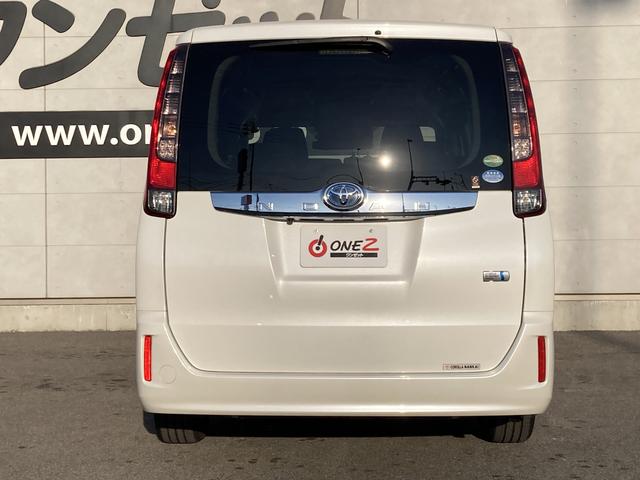 ノア ハイブリッドＧ　純正９インチナビ・１２．１インチフリップダウンモニター・両側パワースライドドア・クルーズコントロール・ＬＥＤヘッドライト・２列目キャプテンシート・セーフティセンス・前席シートヒーター・バックモニター・（18枚目）