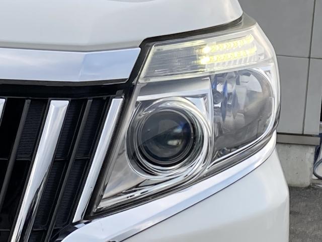 エスクァイア ハイブリッドＧｉ　純正エアロ・純正９インチナビ・フリップダウンモニター・クルーズコントロール・両側パワースライドドア・ＬＥＤヘッドライト・前席シートヒーター・２列目キャプテンシート・黒合皮シート・ドラレコ前後・ＥＴＣ（9枚目）