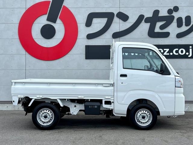 スタンダード 届け出済み未使用車・5速MT・AM/FMラジオ・パワーステアリング・マニュアルエアコン・クリアランスソナー・ハロゲンヘッドランプ・スーパーUVカットガラス・プリントレザーシート表皮 ・両席エアバック(3枚目)