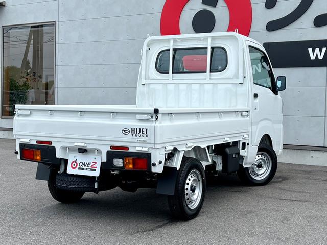 スタンダード 届け出済み未使用車・5速MT・AM/FMラジオ・パワーステアリング・マニュアルエアコン・クリアランスソナー・ハロゲンヘッドランプ・スーパーUVカットガラス・プリントレザーシート表皮 ・両席エアバック(4枚目)