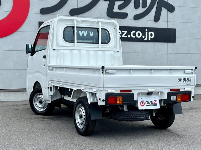 スタンダード 届け出済み未使用車・5速MT・AM/FMラジオ・パワーステアリング・マニュアルエアコン・クリアランスソナー・ハロゲンヘッドランプ・スーパーUVカットガラス・プリントレザーシート表皮 ・両席エアバック(6枚目)