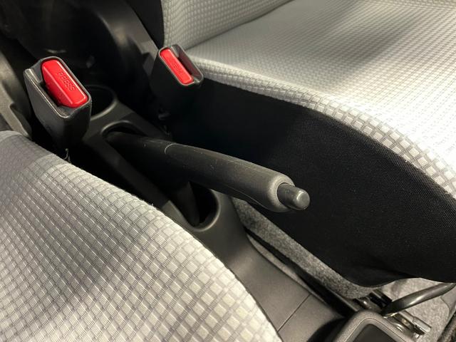 S SDナビ・Bluetooth接続・ETC・シートヒーター・キーレスエントリー・社外マフラー・パワーウィンドウ・パワーステアリング・フルセグTV・横滑り防止機能・マニュアルエアコン・アイドリングストップ(36枚目)