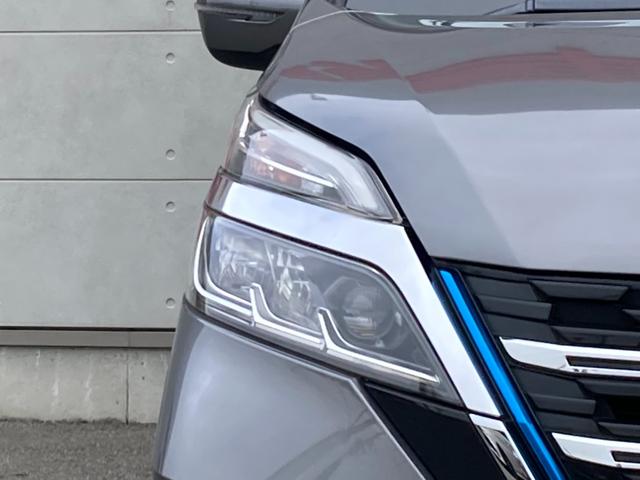 セレナ ｅ－パワー　ＸＶ　全方位運転支援システム・純正ナビ・純正フリップダウンモニター・クルーズコントロール・両側パワースライドドア・アダプティブＬＥＤヘッドライト・バックモニター・純正１５インチアルミホイール・ＵＳＢソケット（7枚目）