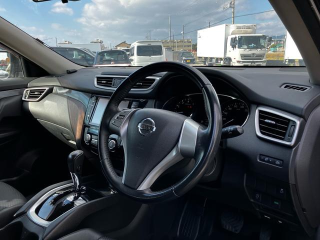 エクストレイル ２０ＸブラクエクストリーマＸエマージェンシブレーキＰ　４ＷＤ　ヒーター付き黒本革シート　純正８インチナビ　フルセグ　Ｂｌｕｅｔｏｏｔｈ　バックカメラ　オート機能付きＬＥＤヘッドランプ　純正アルミホイール　スペアキー　ＥＴＣ　プッシュスタート（10枚目）