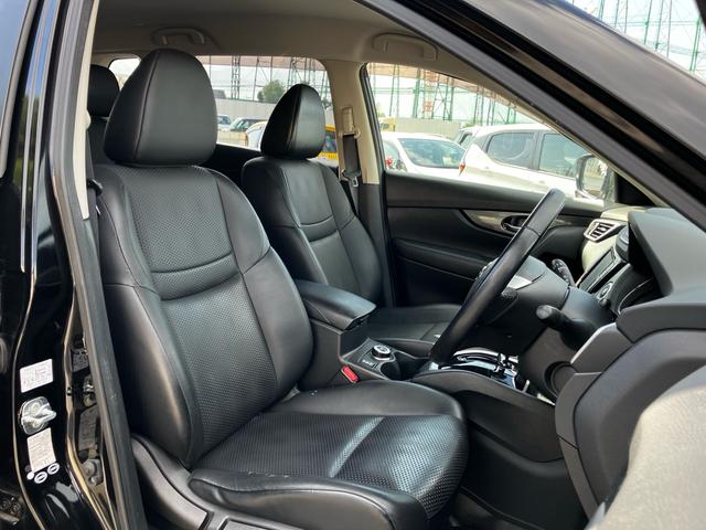 エクストレイル ２０ＸブラクエクストリーマＸエマージェンシブレーキＰ　４ＷＤ　ヒーター付き黒本革シート　純正８インチナビ　フルセグ　Ｂｌｕｅｔｏｏｔｈ　バックカメラ　オート機能付きＬＥＤヘッドランプ　純正アルミホイール　スペアキー　ＥＴＣ　プッシュスタート（11枚目）