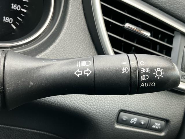 エクストレイル ２０ＸブラクエクストリーマＸエマージェンシブレーキＰ　４ＷＤ　ヒーター付き黒本革シート　純正８インチナビ　フルセグ　Ｂｌｕｅｔｏｏｔｈ　バックカメラ　オート機能付きＬＥＤヘッドランプ　純正アルミホイール　スペアキー　ＥＴＣ　プッシュスタート（19枚目）