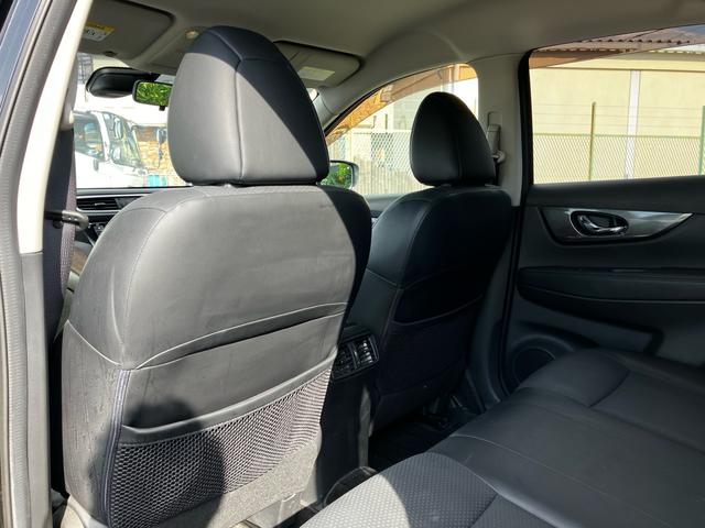 エクストレイル ２０ＸブラクエクストリーマＸエマージェンシブレーキＰ　４ＷＤ　ヒーター付き黒本革シート　純正８インチナビ　フルセグ　Ｂｌｕｅｔｏｏｔｈ　バックカメラ　オート機能付きＬＥＤヘッドランプ　純正アルミホイール　スペアキー　ＥＴＣ　プッシュスタート（32枚目）