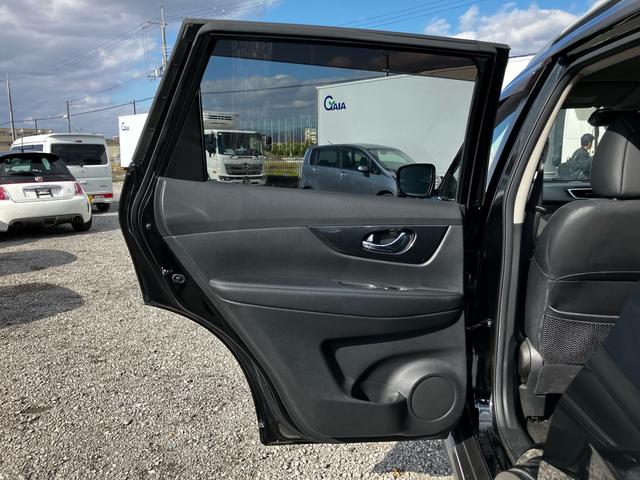 エクストレイル ２０ＸブラクエクストリーマＸエマージェンシブレーキＰ　４ＷＤ　ヒーター付き黒本革シート　純正８インチナビ　フルセグ　Ｂｌｕｅｔｏｏｔｈ　バックカメラ　オート機能付きＬＥＤヘッドランプ　純正アルミホイール　スペアキー　ＥＴＣ　プッシュスタート（35枚目）