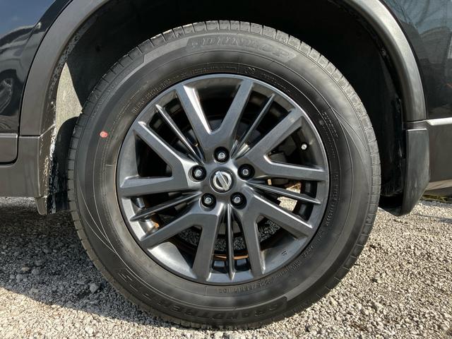 エクストレイル ２０ＸブラクエクストリーマＸエマージェンシブレーキＰ　４ＷＤ　ヒーター付き黒本革シート　純正８インチナビ　フルセグ　Ｂｌｕｅｔｏｏｔｈ　バックカメラ　オート機能付きＬＥＤヘッドランプ　純正アルミホイール　スペアキー　ＥＴＣ　プッシュスタート（41枚目）