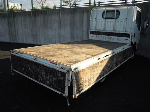 3ペダル MT車 平ボディ 全低床(11枚目)