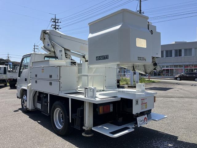 １２ｍ高所作業車・６ＭＴ・ＴＡＤＡＮＯ製・ＡＴ－１２１　同年式・左電格ミラー・坂道発進補助装置・ＥＴＣ・ライトレベライザー・アイドリングアップ・ドアバイザー・フロアマット・上物　動作確認・上物製造年　２００９年１０月(6枚目)