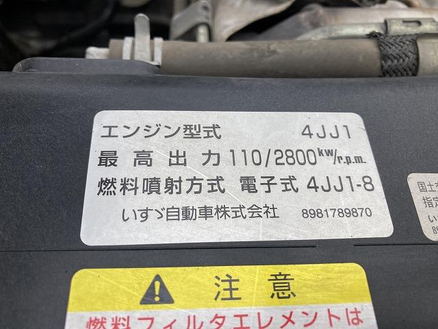 ４ＷＤ・標準ロング・２ｔ積・５ＭＴ・全低床・坂道発進補助装置　左電格ミラー・アシストゲート・フォグランプ・ライトレベライザー・アイドリングストップ・ＢＵＺ・キーレス・ＥＴＣ・荷台内寸　Ｌ４３４８　Ｗ１８００　Ｈ３７８(19枚目)