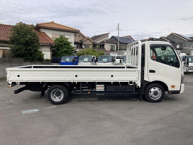 デュトロ ・２．９５ｔ積・ワイドロング・荷台鉄板張り・ＡＴ・プリクラ　・車線逸脱警報装置・衝突軽減ブレーキ・横滑り防止装置・ミラー型バックカメラ・フルセグナビ・左電格ミラー・アシストゲート・ＥＴＣ・荷台内寸　Ｌ４３５１　Ｗ２０９０　Ｈ３７５（5枚目）