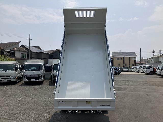 エルフトラック ４ＷＤ・２ｔ積・５ＭＴ・全低床ダンプ・中間ピン付　中間ピン　コボレーン　ＥＴＣ　左電格ミラー　アイドルアップ　左電格ミラー　坂道発進補助装置　ライトレベライザー　ドアバイザー　キーレス（7枚目）