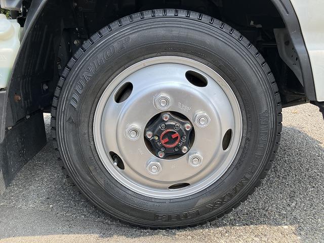 エルフトラック ４ＷＤ・２ｔ積・５ＭＴ・全低床ダンプ・中間ピン付　中間ピン　コボレーン　ＥＴＣ　左電格ミラー　アイドルアップ　左電格ミラー　坂道発進補助装置　ライトレベライザー　ドアバイザー　キーレス（36枚目）
