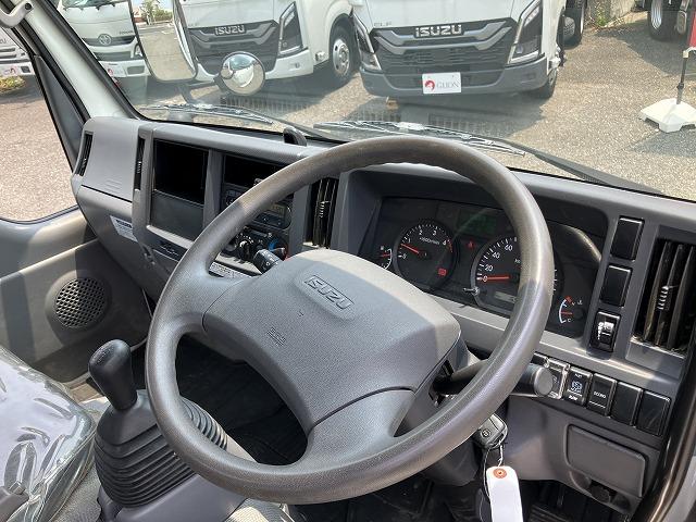 エルフトラック ４ＷＤ・２ｔ積・５ＭＴ・全低床ダンプ・中間ピン付　中間ピン　コボレーン　ＥＴＣ　左電格ミラー　アイドルアップ　左電格ミラー　坂道発進補助装置　ライトレベライザー　ドアバイザー　キーレス（49枚目）