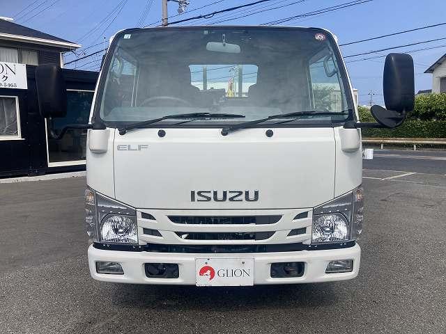 エルフトラック ２ｔ積・平ボディ・５ｔ未満・ＡＴ　・２ｔ積・平ボディ・５ｔ未満・ＡＴ・左電格ミラー・外品ナビ・アイドリングストップ・フォグ・ライトレベライザー・ＥＴＣ・ゲートチェーン・キーレス・荷台内寸　Ｌ３１２７　Ｗ１６２１　Ｈ３５０（2枚目）