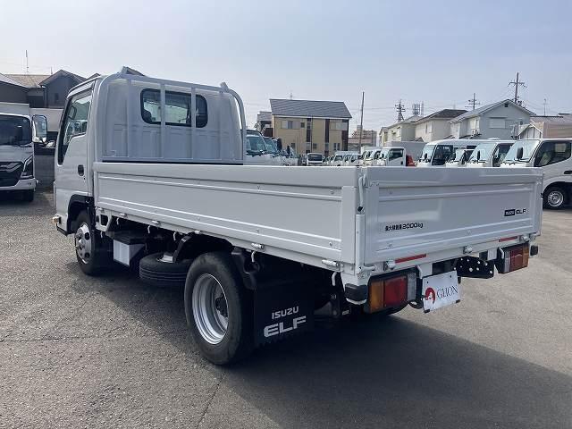 エルフトラック ２ｔ積・平ボディ・５ｔ未満・ＡＴ　・２ｔ積・平ボディ・５ｔ未満・ＡＴ・左電格ミラー・外品ナビ・アイドリングストップ・フォグ・ライトレベライザー・ＥＴＣ・ゲートチェーン・キーレス・荷台内寸　Ｌ３１２７　Ｗ１６２１　Ｈ３５０（6枚目）