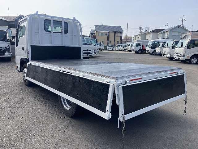 エルフトラック ２ｔ積・平ボディ・５ｔ未満・ＡＴ　・２ｔ積・平ボディ・５ｔ未満・ＡＴ・左電格ミラー・外品ナビ・アイドリングストップ・フォグ・ライトレベライザー・ＥＴＣ・ゲートチェーン・キーレス・荷台内寸　Ｌ３１２７　Ｗ１６２１　Ｈ３５０（13枚目）