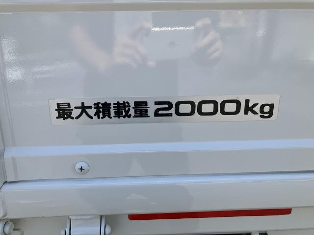 エルフトラック ２ｔ積・５ＭＴ・１０尺・平ボディ・衝突軽減ブレーキ　２ｔ積・５ＭＴ・１０尺・平ボディ・衝突軽減ブレーキ・５ｔ未満・左電格ミラー・車線逸脱警報装置・坂道発進補助装置・ワンセグナビ・アイドリングストップ・ＥＴＣ・荷台内寸　Ｌ３１２３　Ｗ１６１９　Ｈ３７９（16枚目）