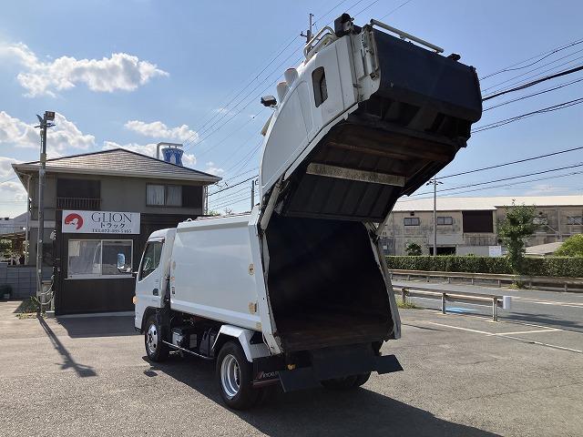 キャンター ２．３ｔ積・プレス式パッカー・５．３立米・ＡＴ　２．３ｔ積・極東製プレス式パッカー・ＧＢ５３－２７－Ｓ・５．３立米・ＡＴ・ＧＢシリーズ・汚水タンク・左電格ミラー・ＥＴＣ・バックモニター・ドアバイザー・フロアゴムマット・ライトレベライザー（13枚目）