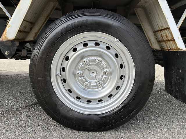 ダイナトラック ４ＷＤ・アルミバン・０．９５ｔ積・１０尺・普通免許ＯＫ・ＡＴ　４ＷＤ・アルミバン・０．９５ｔ積・１０尺・普通免許ＯＫ・ＡＴ・バックカメラ・ラッシングレール・室内灯・サイドマーカー・荷台内寸　Ｌ３０９０　Ｗ１６４５　Ｈ１９９０（32枚目）